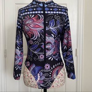 Multicolored swimsuit / rash guard